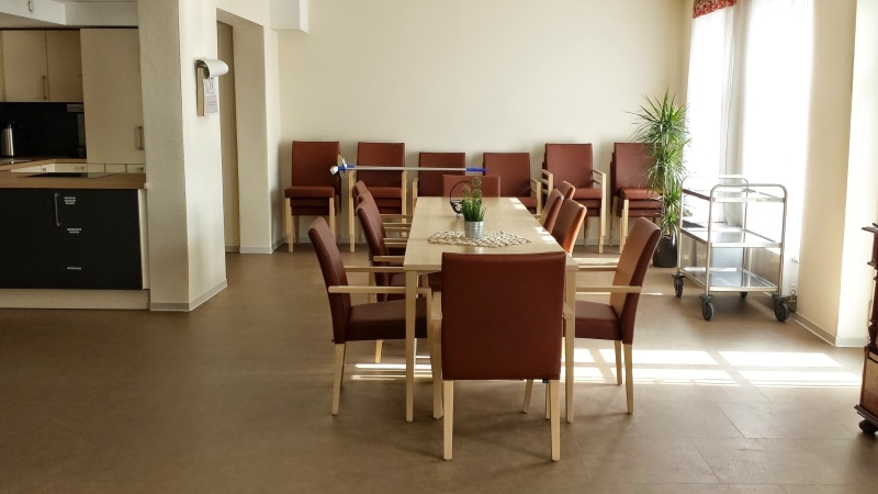 Treppenhausreinigung und Kristallisation