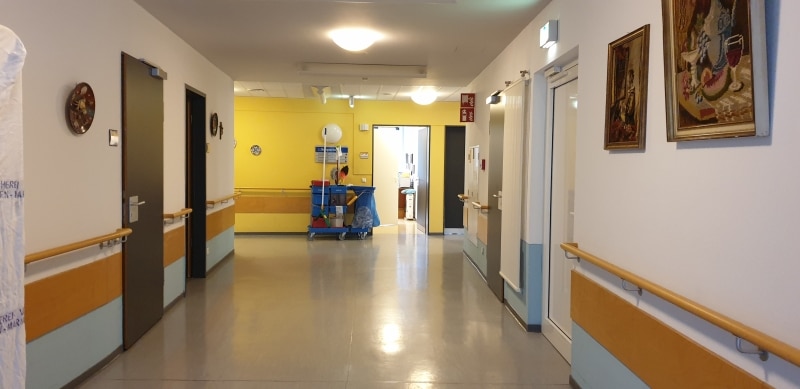 Treppenhausreinigung und Kristallisation